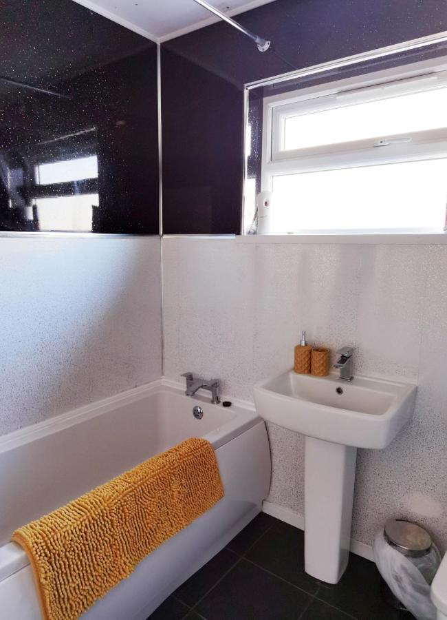 Fourth Avenue, Lovely Bungalow Available For Guests And Contractors Parking Wifi Nottingham Exterior foto