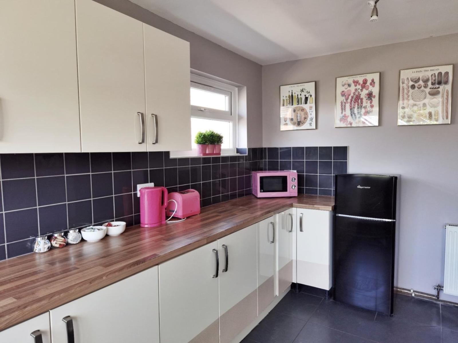 Fourth Avenue, Lovely Bungalow Available For Guests And Contractors Parking Wifi Nottingham Exterior foto